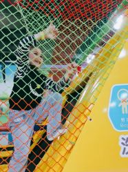 -维佳童话镇演出现场(徐东店)