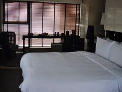 床、书桌-黎客国际酒店