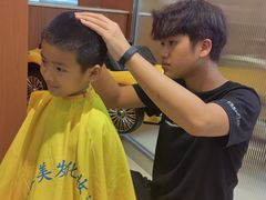 -首脑美容美发化妆美甲培训学校(龙岗校区)