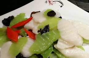 Bamboo Shoots, Lettuce, and Black Mushroom Salad