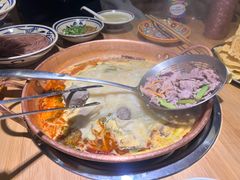 -洱火云南酸菜牛肉火锅(石景山当代商城店)