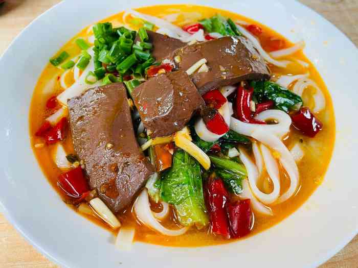 长寿砂锅米线-"刚开年,好多店都没开.这家米线感觉还可以.