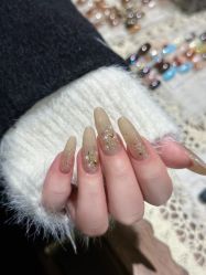 -Lucky girl建构养甲·中式翘睫专业店