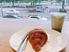 焦糖牛角包-RWORK·COFFEE(滨江店)