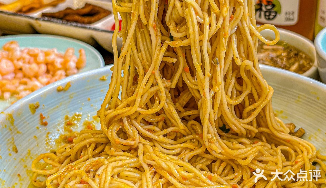 每一个平凡的日子，都值得一碗温暖的蟹黄面