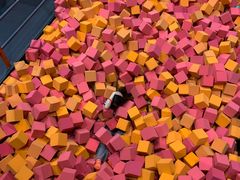 -极限PLAY运动娱乐新世界·团建派对潮玩休闲馆·室内蹦极高空游乐园