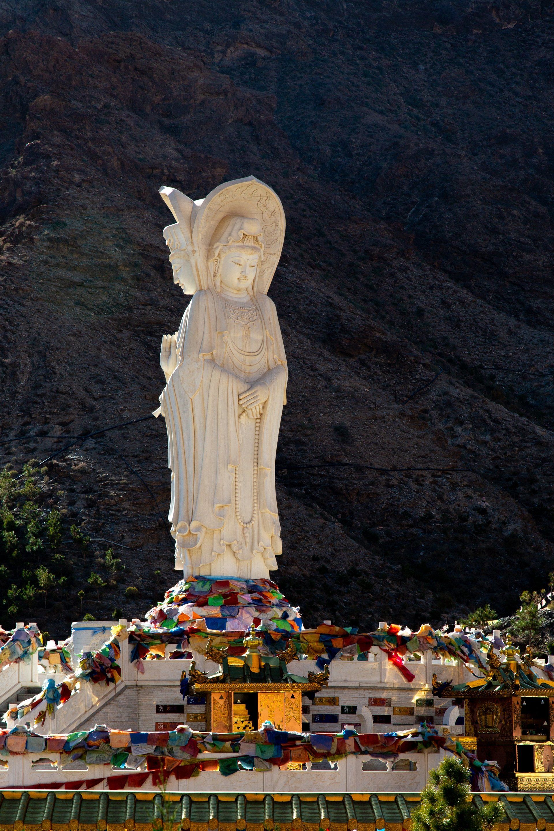 佛教建筑:内蒙古巴彦淖尔阿贵庙,观音广场