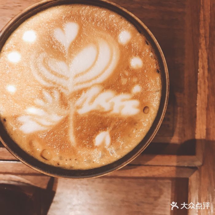 星巴克臻选烘焙工坊烟熏司考奇拿铁图片