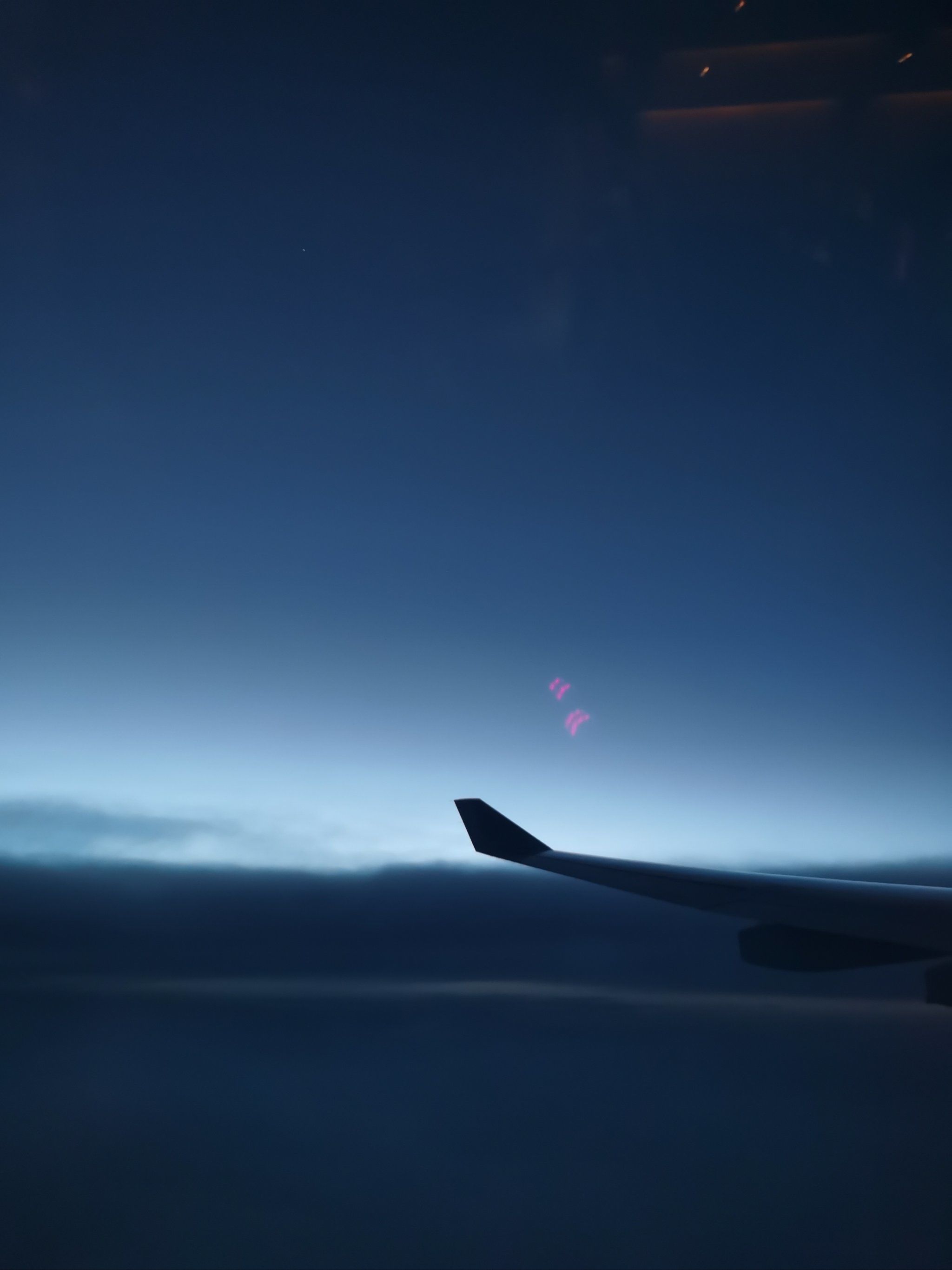 天天领红包 夜航的飞机,沉寂的夜空