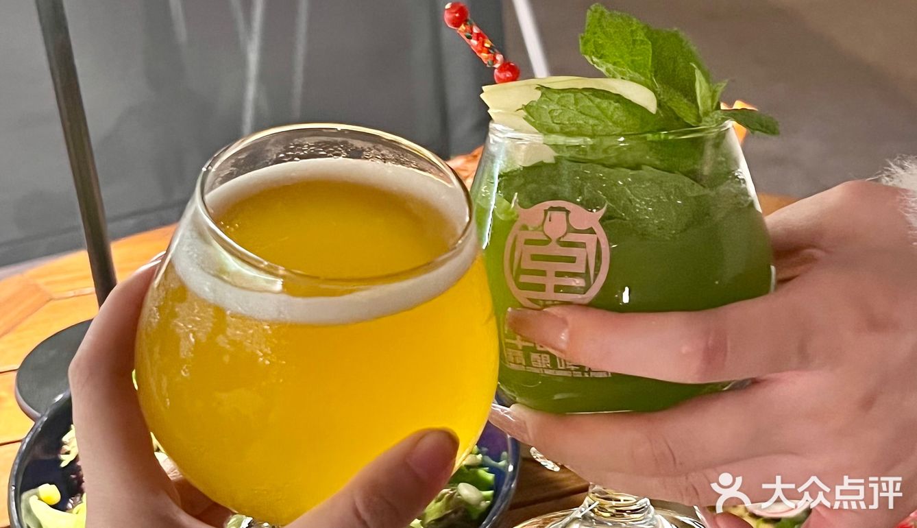 来武汉精酿酒馆喝酒，没想到被汉堡迷到哭