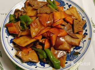独家美食：爆炒猪肝与腌笃鲜，双重味蕾盛宴！
