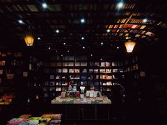 -钟书阁(松江泰晤士小镇店)