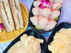 -鲜入围煮花胶鸡海鲜火锅