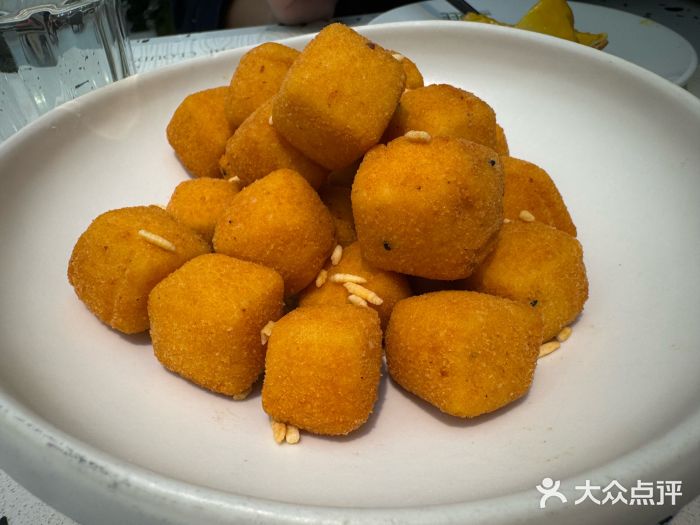 大树餐厅(朝阳大悦城店)椒盐小豆腐图片