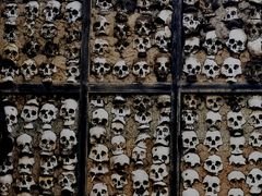 -比如骷髅墙景区