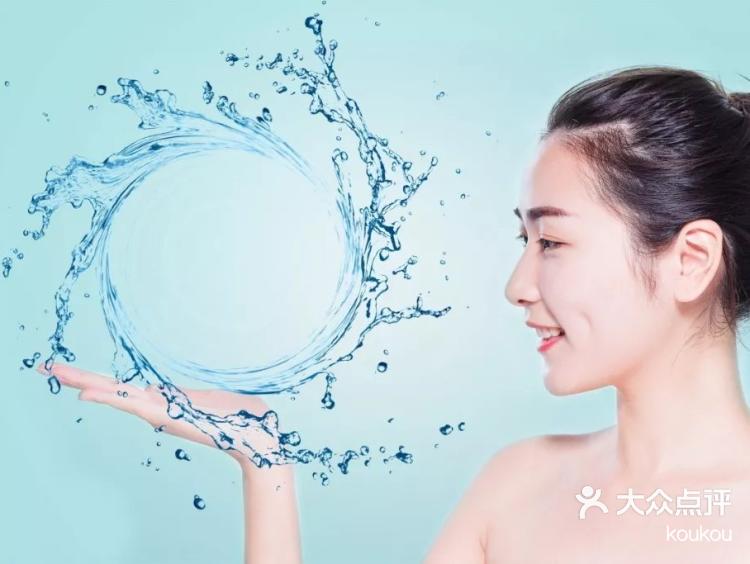 敉昝浪⒎脚分匏没1三层补水三层补水以出神入化的"水上芭蕾"手法