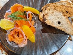 冷熏洋葱三文鱼-BROWNSTONE布朗石西班牙餐厅(富城店)