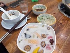 -老何家后安粉·糟粕醋海鲜火锅(三亚湾椰梦长廊店)