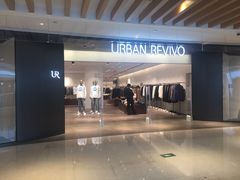 -URBAN REVIVO(高德置地广场·春广场店)