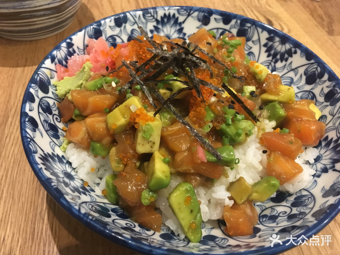 牛油果三文鱼拌饭