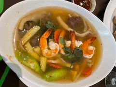 -Chom Cafe and Restaurant