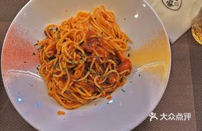 Garlic Spicy Tomato Shrimp Pasta