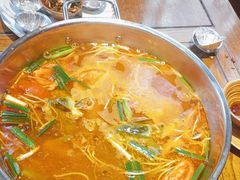 -快活林酸汤鱼鲜品火锅店(甲秀楼店)