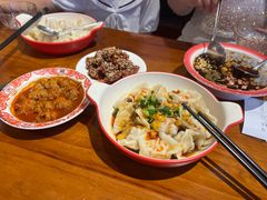 -爆炸头阿姨小四川正宗川味小吃(无任何分店)