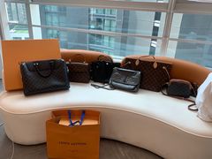 -聚云奢二手奢侈品黄金手表包包回收·中古店(中福城店)