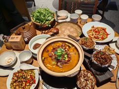 -吃饭皇帝大土家民族菜(荟聚店)