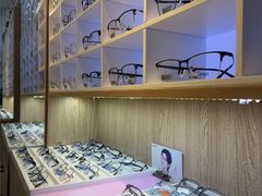 -天空之镜眼镜店蔡司依视路配镜授权零售店(望京颐堤港店)