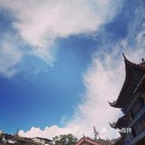 这是一个饼，里面是豆沙馅的，许多人都非常喜欢吃
