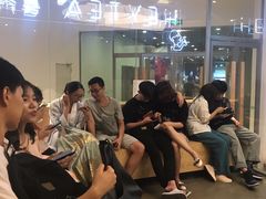 等位区-喜茶(东莞汇一城店)