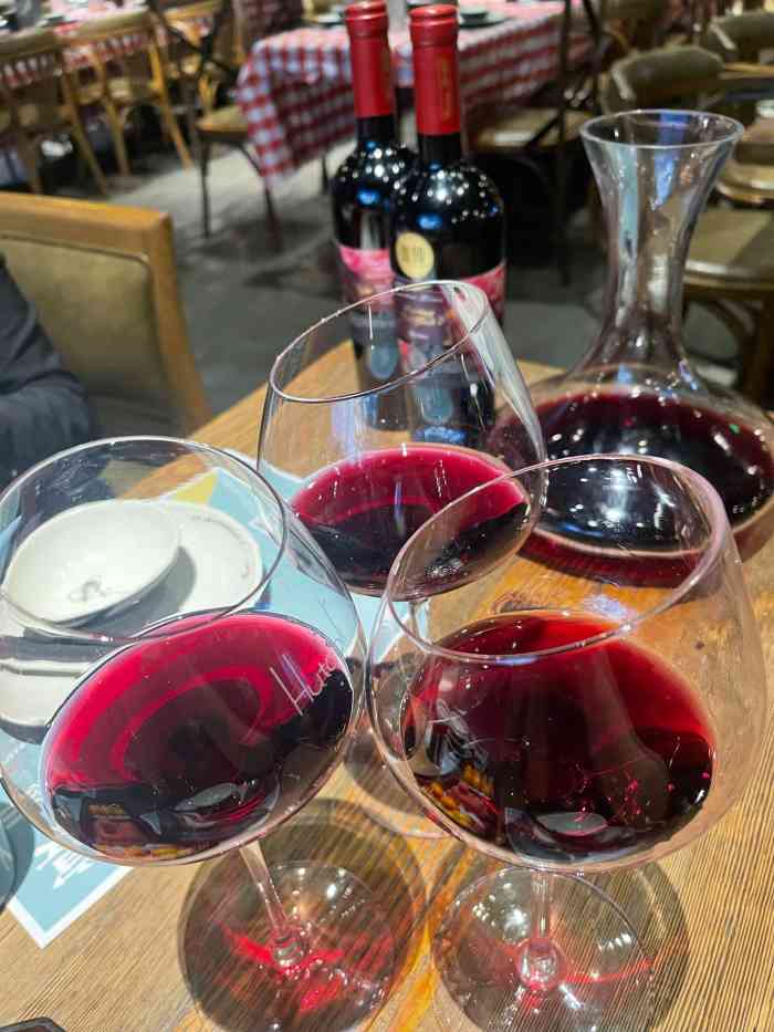 今天和师傅来胡桃里吃饭环境非常好适合情侣非常棒