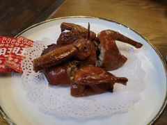 特色脆皮乳鸽-粥王府 老广传家菜(高桥路店)