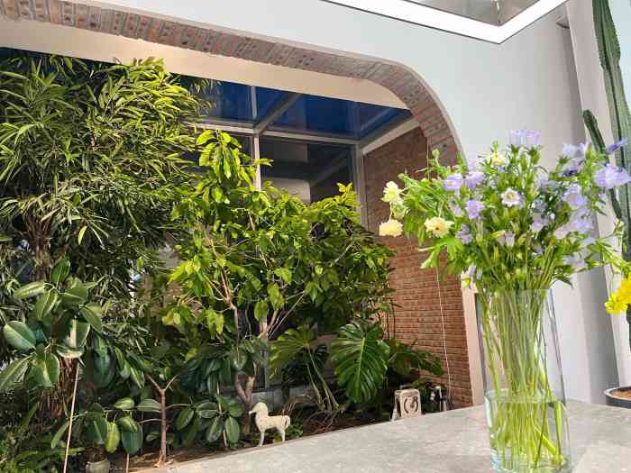 cyber plants-"五一节去将府公园逛,无意间逛到这片神仙店.