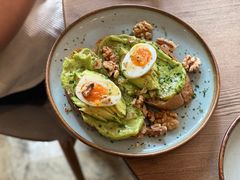 牛油果煮蛋吐司-RAC BAR(安福路店)