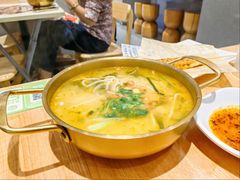 铜锅酸菜米线-甲乙饼·手工牛肉饼(东方广场店)