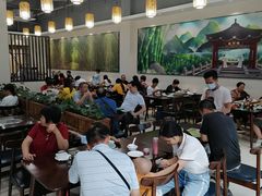 大堂-胡须哥网红竹筒菜