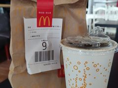 中可乐-麦当劳(轻轨曹杨路店)
