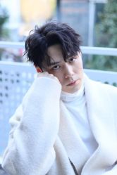 -一家只做男发烫染的店