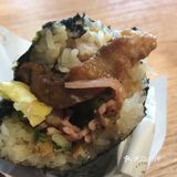 用芝麻、燕麦等五谷做的米浆，虽然小姐姐提醒了会烫口