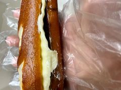 现熬蓝莓芝士碱水棒-PAOPAO Bakery&Café(港汇店)