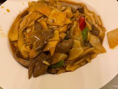 猪肝炒杏鲍菇-吉事利茶餐厅