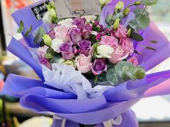 -何兮花店·气球派对鲜花店(马桥银春路万科城店)