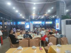 大堂-鹏城人家海鲜酒家·23年老字号(较场尾店)