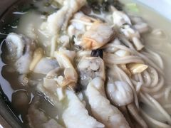 黄鱼蛏子蛤蜊面-明呈黄鱼面馆(斜土路店)