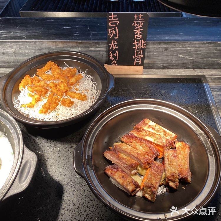 早就在网上看到别人推荐了这家酒店的自助餐