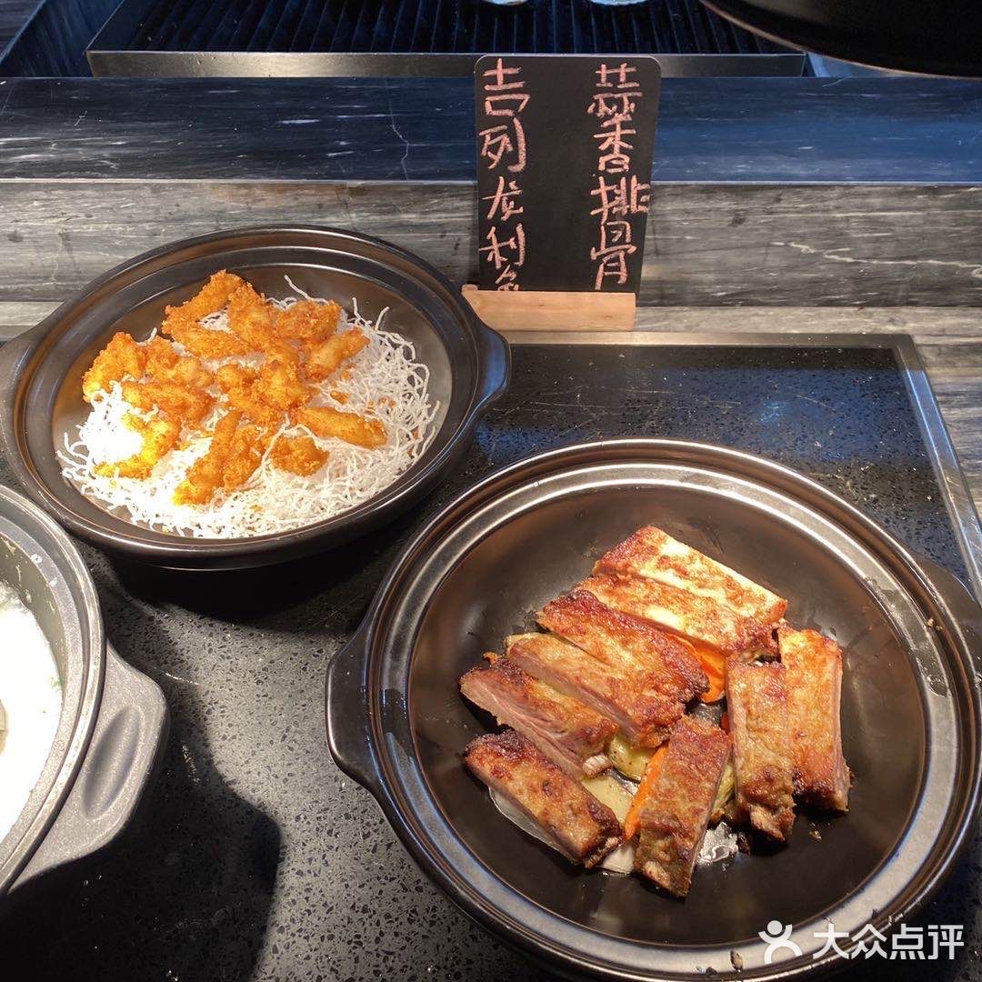 早就在网上看到别人推荐了这家酒店的自助餐