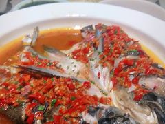 老坛剁椒蒸鲜活鱼头-遇见湘·地道湖南菜(洛溪店)